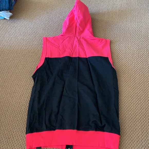 Sleeveless Vest - Picture 4 of 4